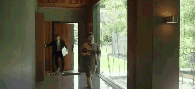嘉多彩丨在中國，擁有《寄生蟲》里的“豪宅”一共分幾步？.gif